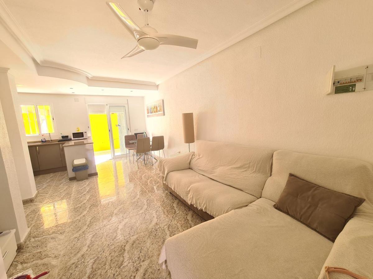 2 Bedroom Property In Closed Urbanisation Torrevieja Extérieur photo