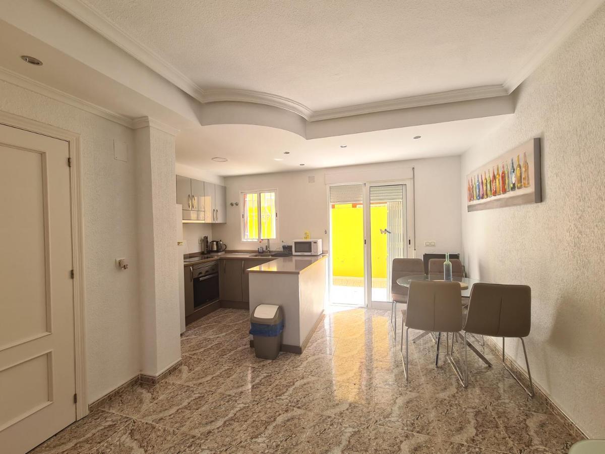2 Bedroom Property In Closed Urbanisation Torrevieja Extérieur photo
