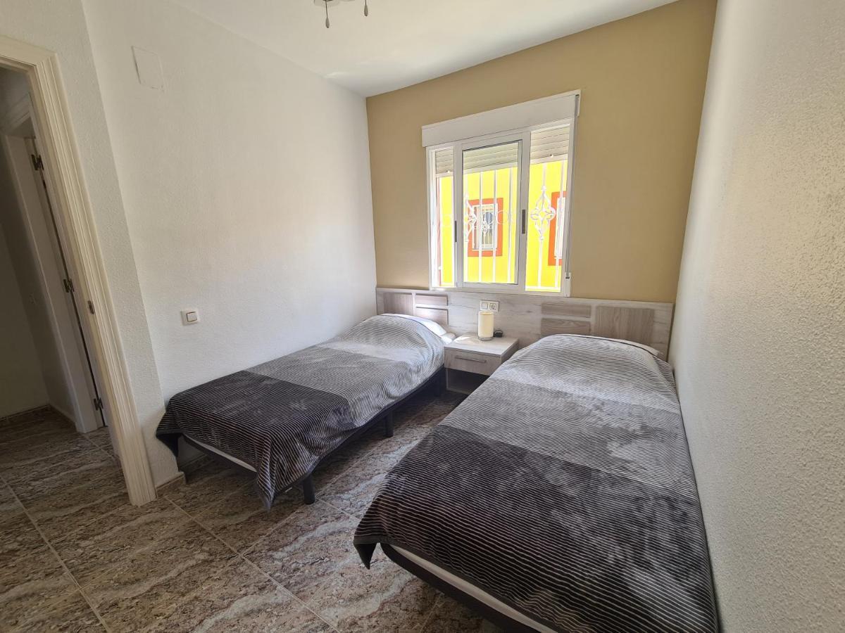 2 Bedroom Property In Closed Urbanisation Torrevieja Extérieur photo