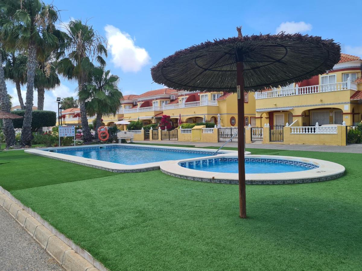 2 Bedroom Property In Closed Urbanisation Torrevieja Extérieur photo
