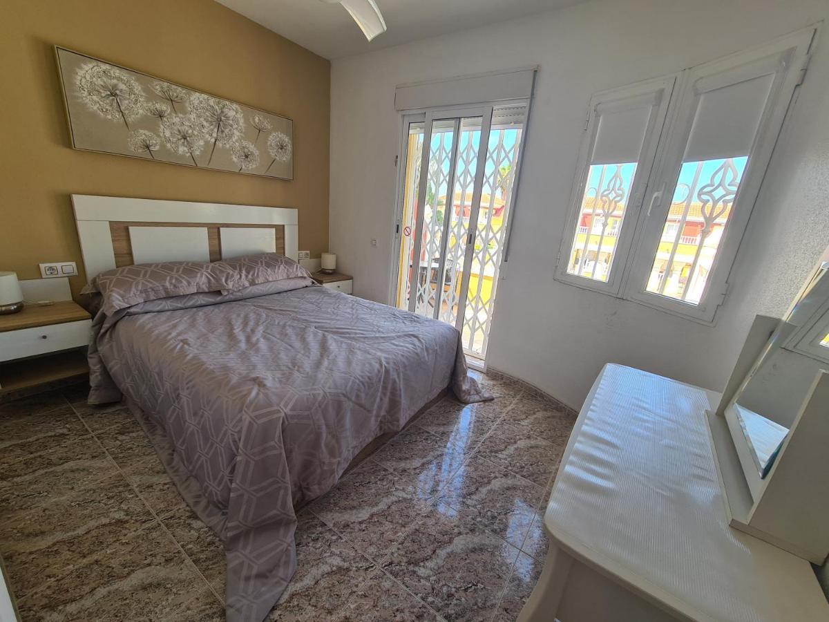 2 Bedroom Property In Closed Urbanisation Torrevieja Extérieur photo