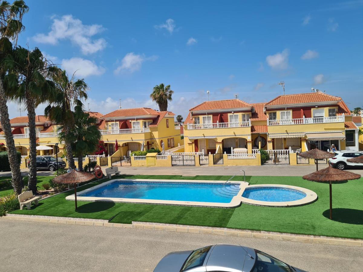 2 Bedroom Property In Closed Urbanisation Torrevieja Extérieur photo