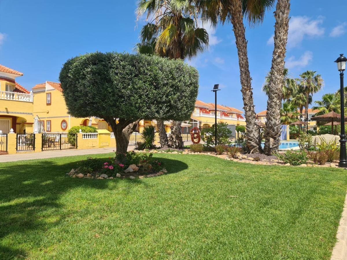 2 Bedroom Property In Closed Urbanisation Torrevieja Extérieur photo